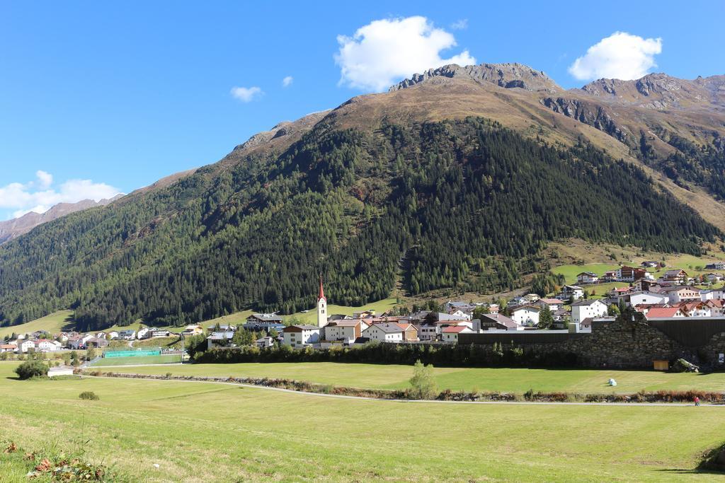 Hotel Landle Galtur Bagian luar foto