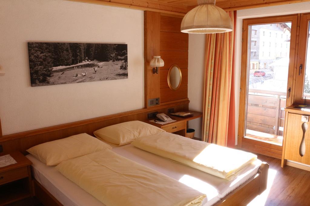 Hotel Landle Galtur Bagian luar foto