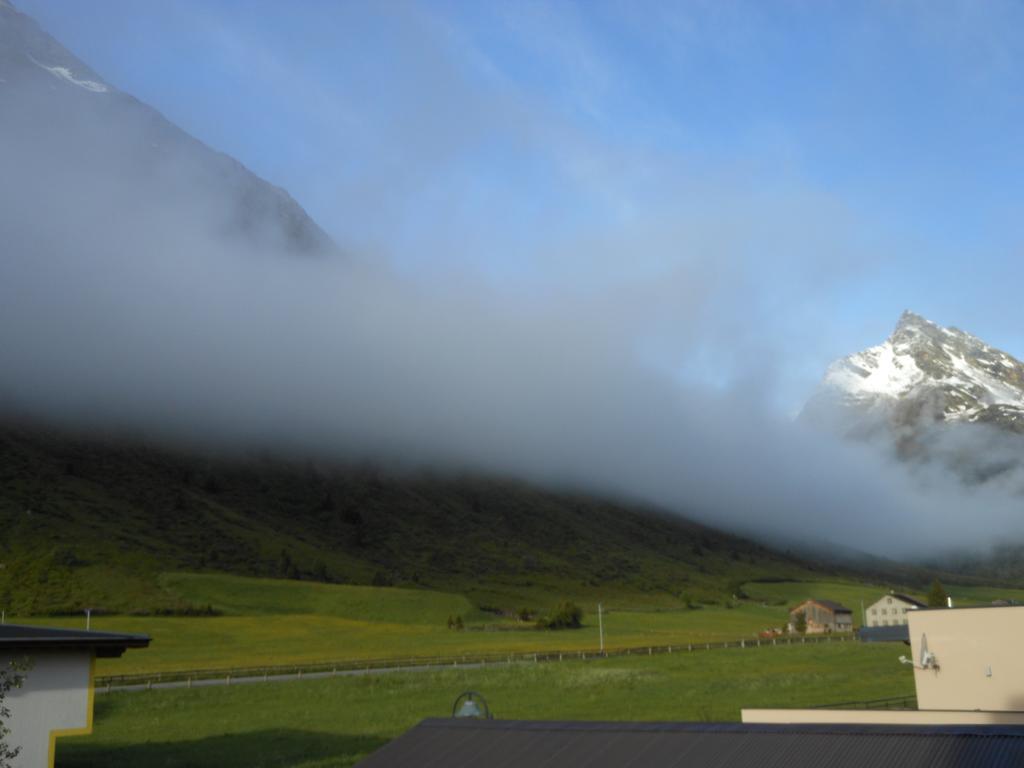 Hotel Landle Galtur Bagian luar foto