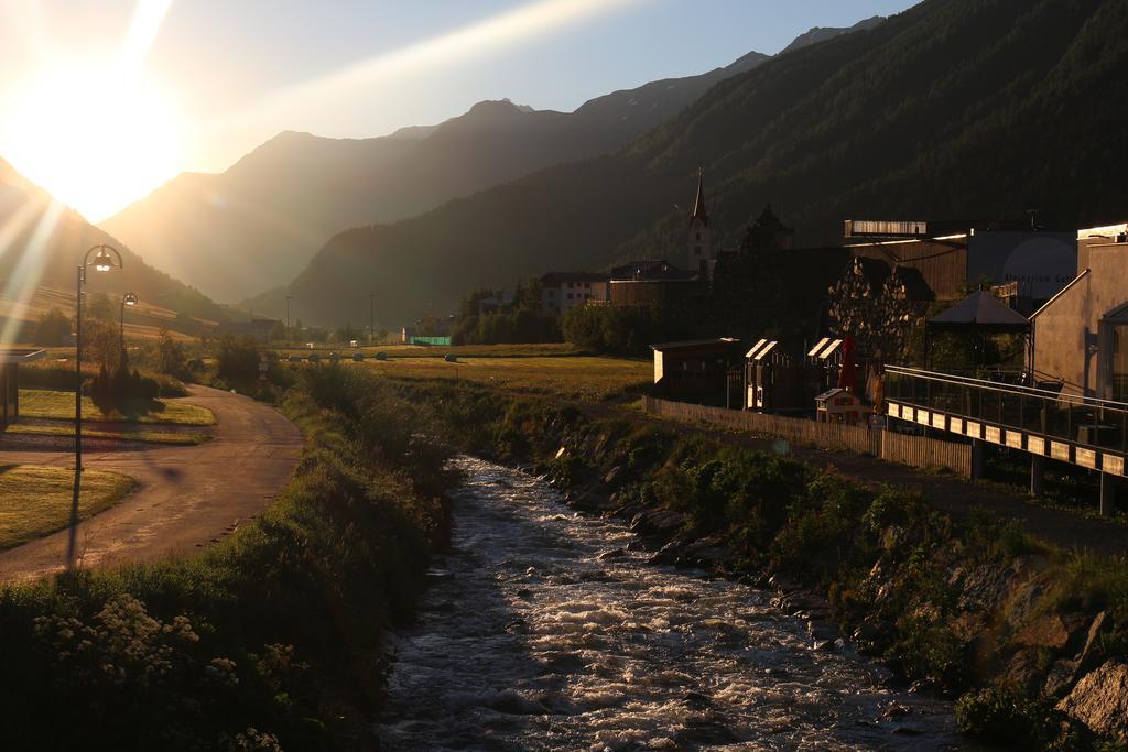 Hotel Landle Galtur Bagian luar foto